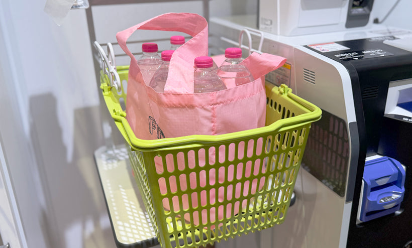 Wide bottom gusset for stability